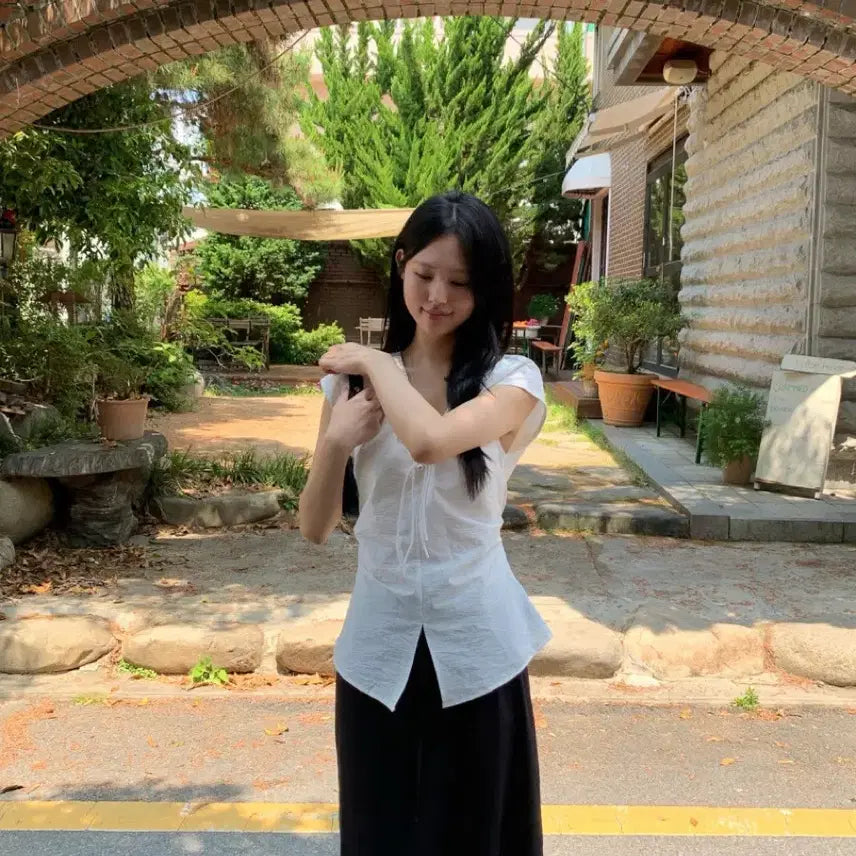 [BUNJANG] Loowha Till V-Neck Shirring Blouse White / 루와 틸 브이넥 셔링 블라우스
