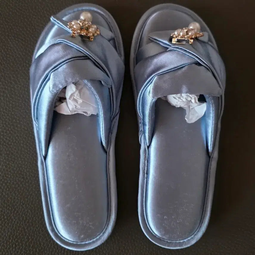 [BUNJANG] Sky Blue Satin Pearl Embellished Indoor Slippers - Size 230 / [새상품] 하늘색 새틴 진주 장식 실내 슬리퍼 230