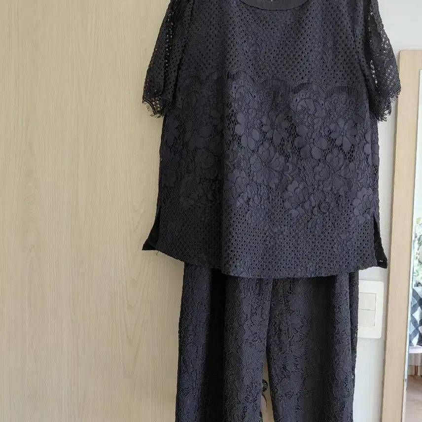[BUNJANG] Vicky Lace Short-Sleeve Top & Pants Set - Black / 비키~레이스 반팔 상하의 세트 블랙