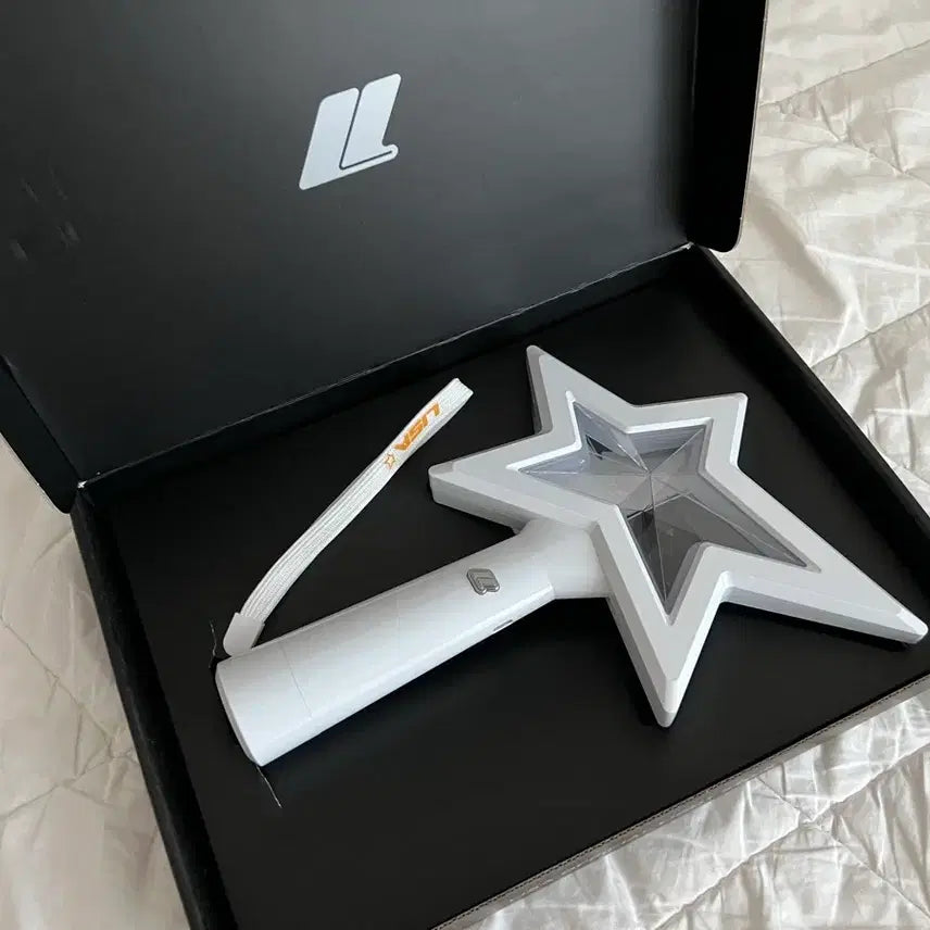 [BUNJANG] BLACKPINK Lisa Official Lightstick / [미사용 새상품] 블랙핑크 리사 공식 응원봉
