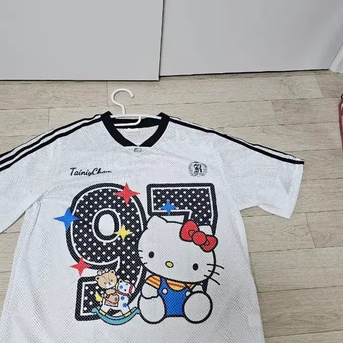 [BUNJANG] Hello Kitty 95 Graphic T-Shirt / 키티 메스 반팔티