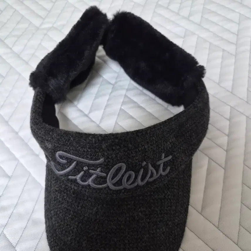 [BUNJANG] Titleist Women's Winter Ear Warmer Sun Cap / Golf Visor (Charcoal/Black) / [정품] 타이틀리스트 여성 겨울 귀마개 방한 썬캡/골프 바이저 (차콜/블랙)