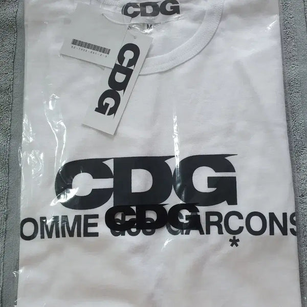 [BUNJANG] Comme des Garçons CDG Logo T-Shirt White M / 꼼데가르송 CDG 로고 반팔 티셔츠 화이트m