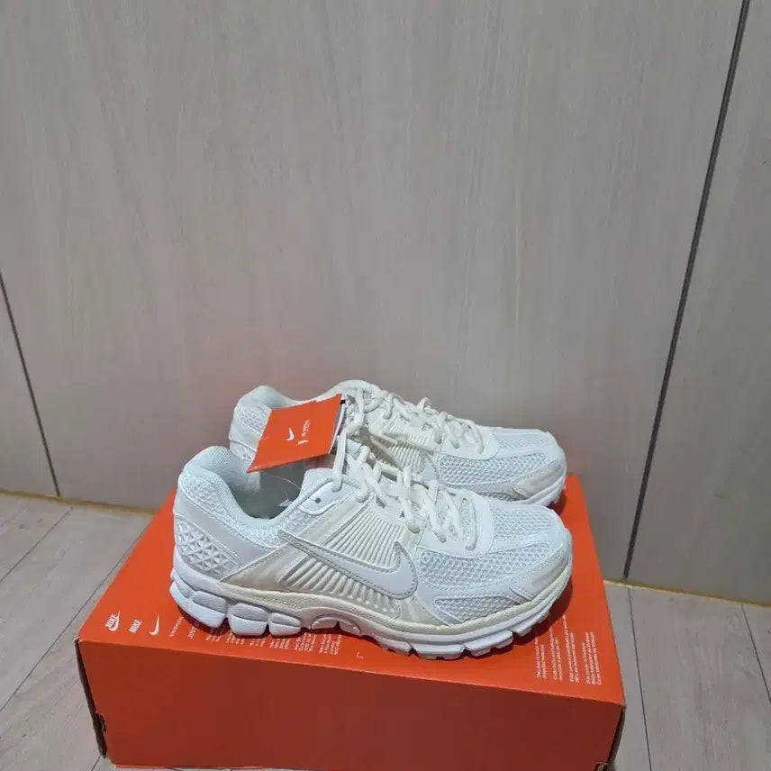 [BUNJANG] Nike Zoom Vomero 5 Sneakers / 미시착새상품)) 나이키 줌보메로5 운동화 240