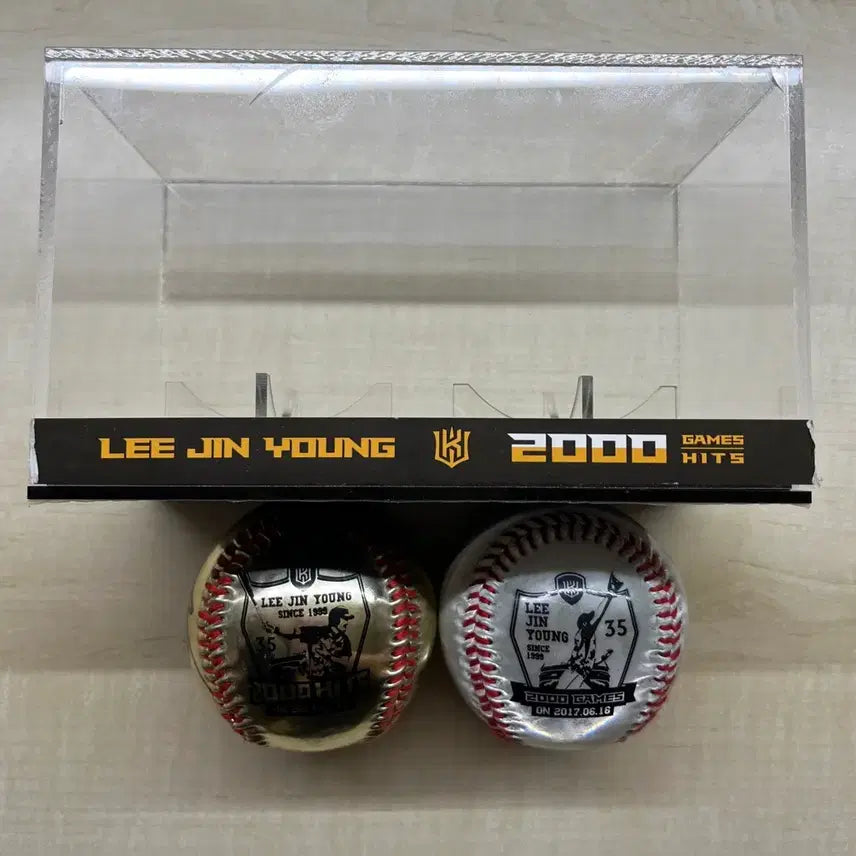 [BUNJANG] Lee Jin-young 2000 Hits 2000 Games Commemorative Signed Baseball / 이진영 2000안타 2000경기 기념구 싸인볼