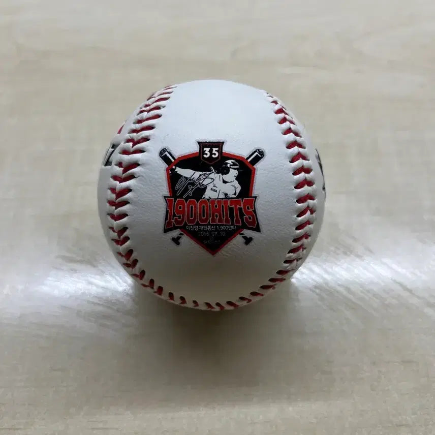 [BUNJANG] Lee Jin-young Autographed Baseball (1900 Hits Commemorative) / 이진영 1900안타 기념구 싸인볼