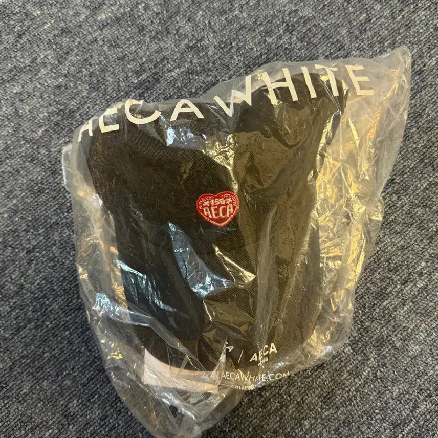 [BUNJANG] Aica White Love Cap Black / [새상품] 에이카화이트 love cap 블랙