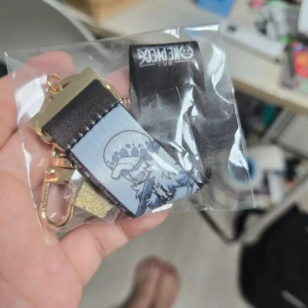 [BUNJANG] One Piece Collab Trafalgar Law Keychain (Sealed) / 미개봉 원피스콜라보 로우 키링