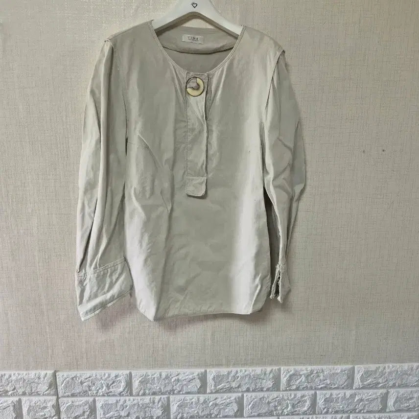 [BUNJANG] TIMELESS (TIME) Beige Button Detail Shirt / 타임 셔츠