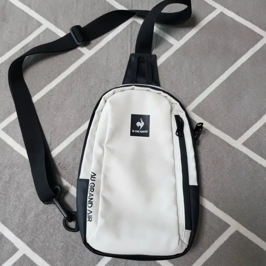 [BUNJANG] Le Coq Sportif Sling Bag / 르꼬끄 스포르티브 슬링백