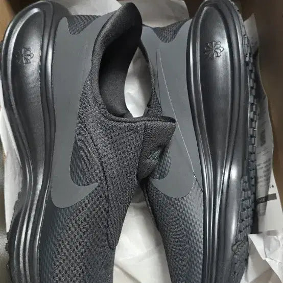 [BUNJANG] Nike Revolution 8 EasyOn 275mm / 나이키 레볼루션 8 이지온 275mm, 새상품
