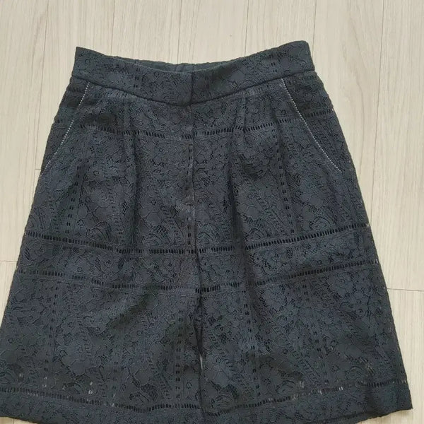 [BUNJANG] Anna Sui Black Lace Shorts / 안나수이 블랙레이스 반바지