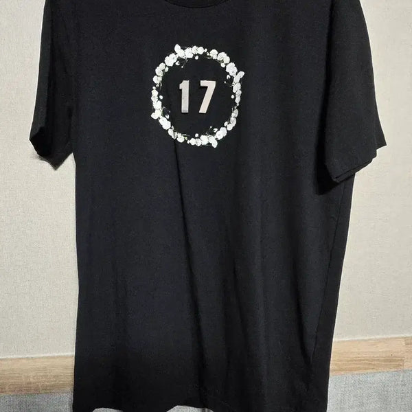[BUNJANG] Givenchy Black T-Shirt Number 17 Print / 지방시 반팔티 블랙 17 넘버