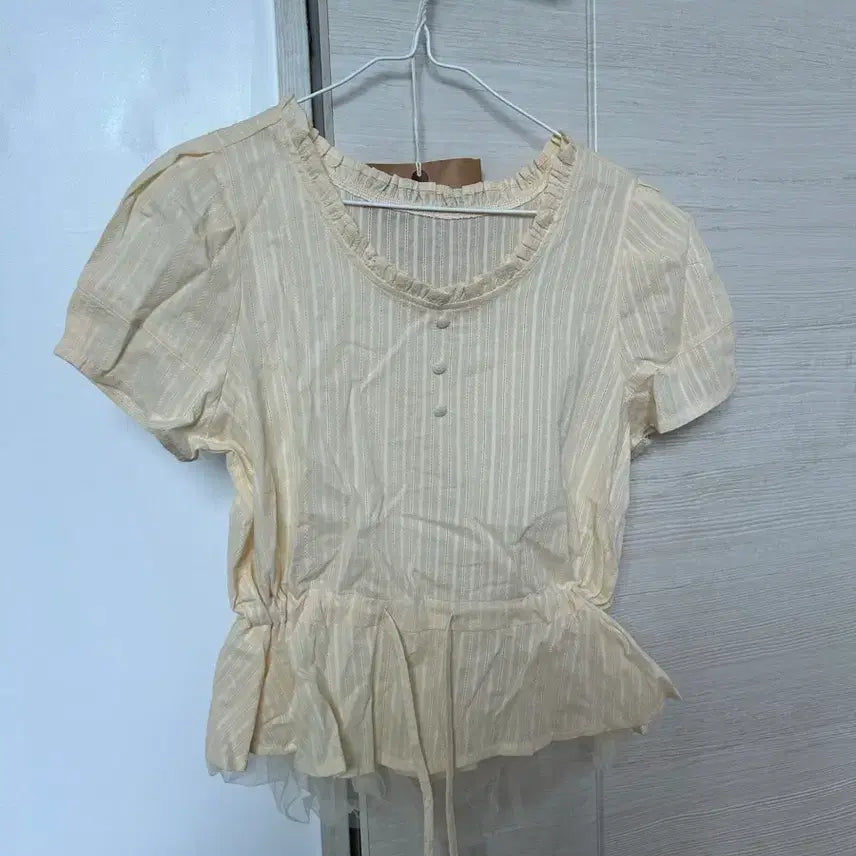 [BUNJANG] Cream Lace Puff Blouse / 크림 레이스 퍼프 블라우스