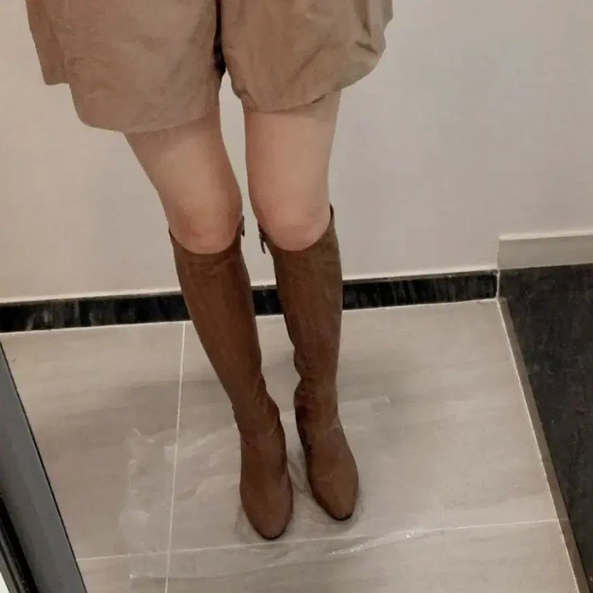 [BUNJANG] Soft Brown Slim Fit Suede Boots / (최종) *새상품* 착샷O 44추천 스키니 스판핏 짝붙핏 부츠 225 소프트 브라운