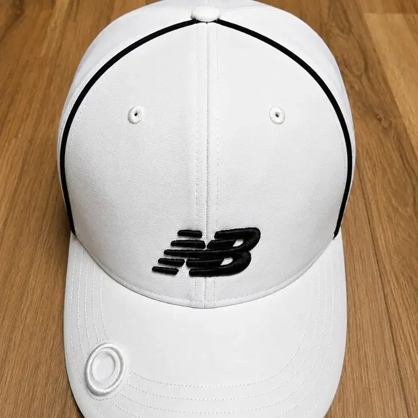 [BUNJANG] New Balance Golf Men's Cap with Magnetic Ball Marker / 뉴발란스 골프 남성 볼캡 모자 (자석 볼마커 포함 / 화이트 / 실착 2회)