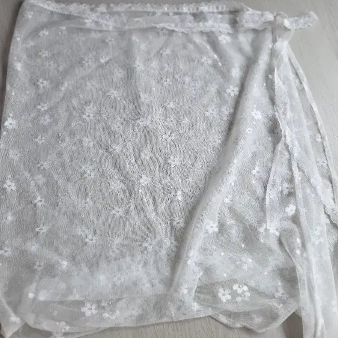 [BUNJANG] White Flower Lace Wrap Skirt / 화이트 플라워 레이스 랩 스커트 새상품