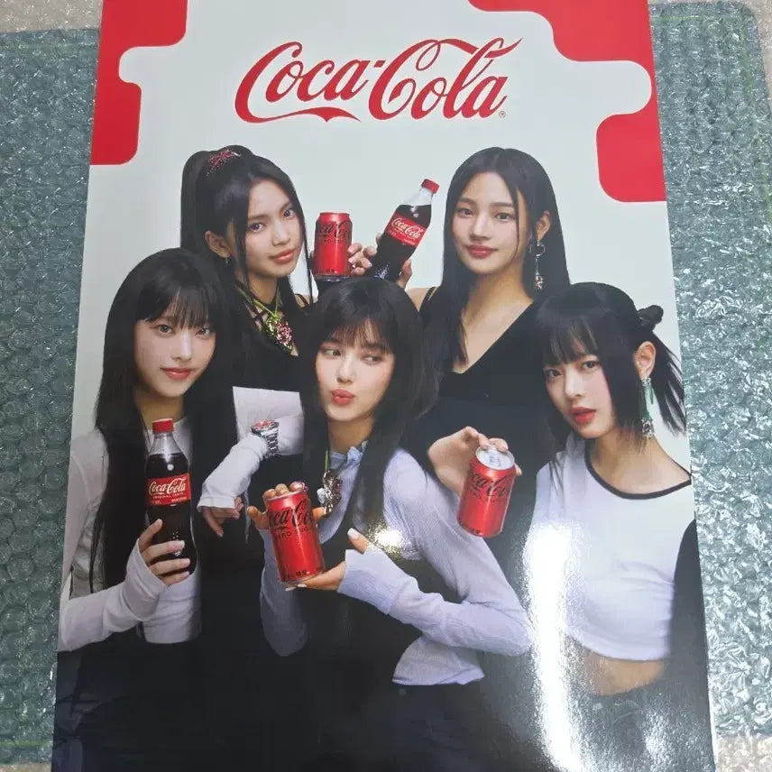 [BUNJANG] NewJeans Coca-Cola Poster / 코카콜라 포스터 뉴진스