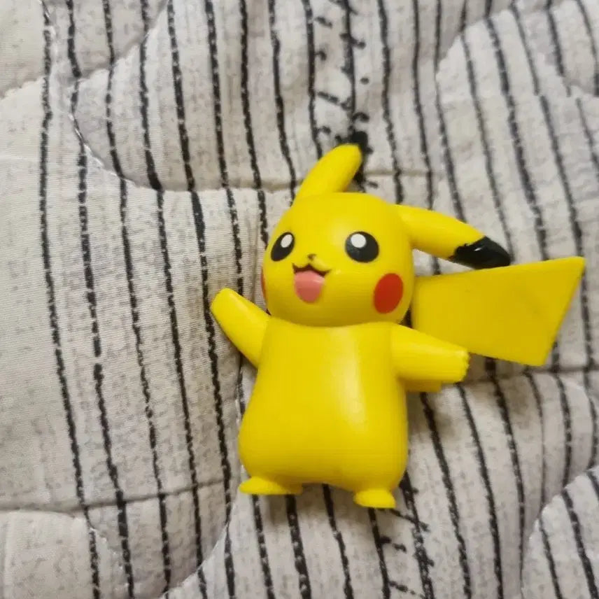 [BUNJANG] Pokemon Pikachu Figure / 포켓몬스터 피카츄 피규어