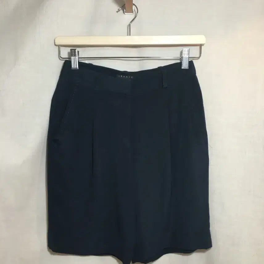 [BUNJANG] Theory Navy Silk Shorts Size 0 / 띠어리 theory 네이비 실크 반바지 0 사이즈