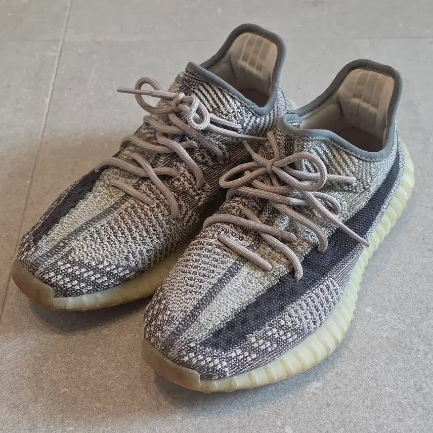 [BUNJANG] Adidas Yeezy Boost 350 V2 Sneakers (Size 275mm) / 아디다스 이지부스트 350 v2 : 사이즈 275