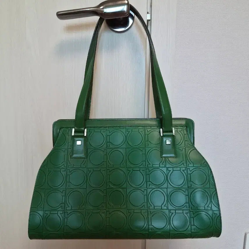 [BUNJANG] Salvatore Ferragamo Gancini Monogram Leather Shoulder Bag (Green/Silver) / 정품 페라가모 간치니 모노그램 레더 숄더백 (그린/은장)