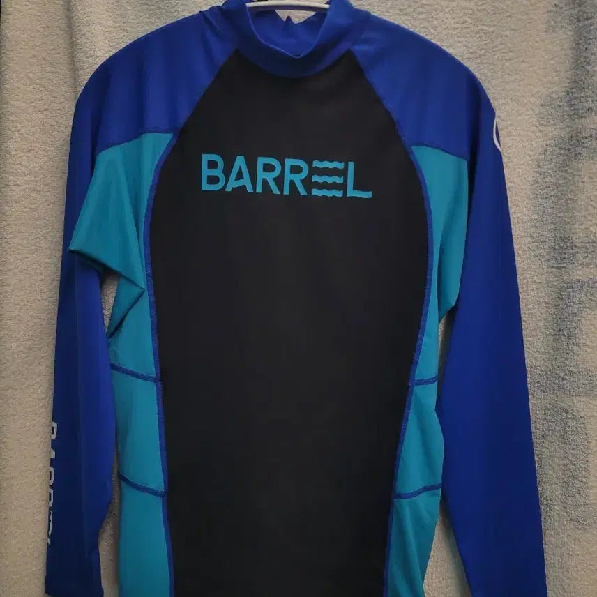 [BUNJANG] Barrel Long Sleeve Rash Guard Women's Size L / 배럴 래쉬가드 긴팔 여성  L