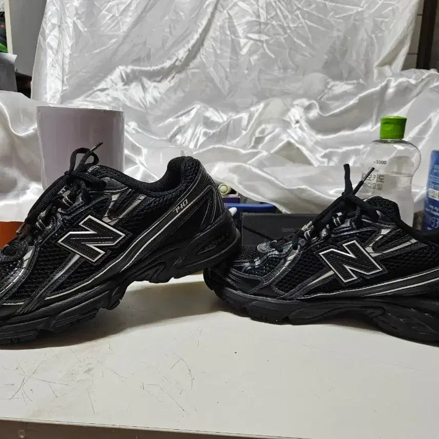 [BUNJANG] New Balance 740 Black Sneakers / 뉴발란스 740 블랙 스니커즈