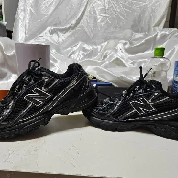 [BUNJANG] New Balance 740 Black Sneakers / 뉴발란스 740 블랙 스니커즈