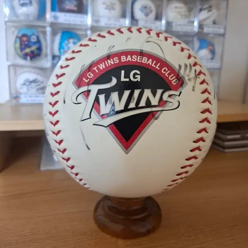 [BUNJANG] LG Twins Signed Baseball (Various Players) / LG 트윈스 선수단 친필 싸인볼