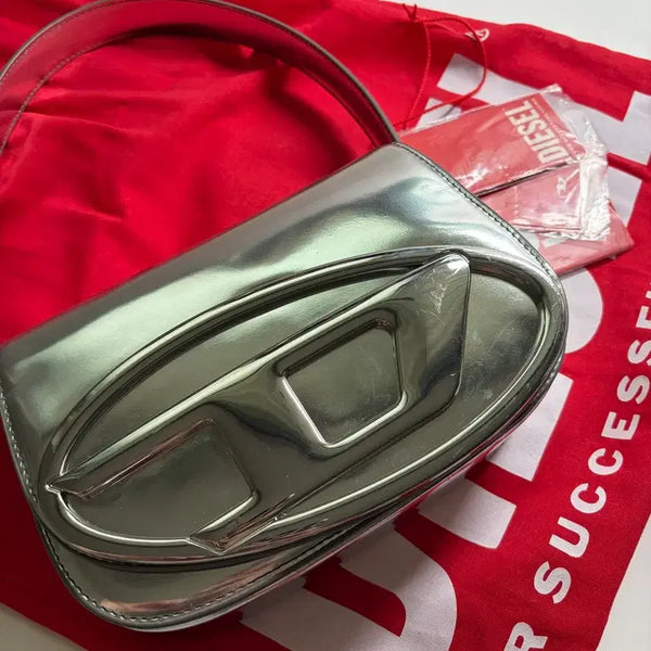 [BUNJANG] Diesel 1DR Shoulder Bag in Mirrored Leather Silver / 디젤 1DR 숄더백 인 미러드 레더 실버