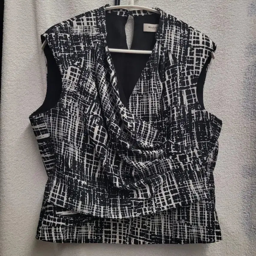 [BUNJANG] MOJO.S.PHINE Sleeveless Vest Women's / 모조에스핀 냉감 민소매(조끼) 여성 86-167