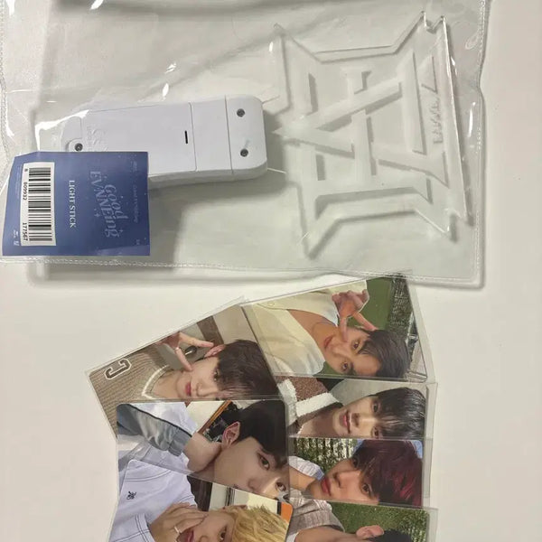 [BUNJANG] EVNNE First Fancon Lightstick & Trading Photocard Set / 이븐 첫 팬콘 라이트스틱 및 트레카