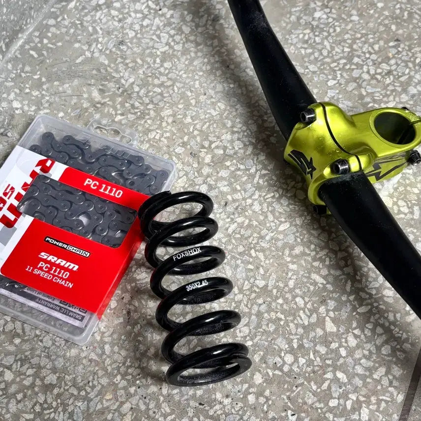 [BUNJANG] Spank Spike Handlebar Set, Fox Rear Spring, SRAM PC 11-Speed Chain / 자전거 부품