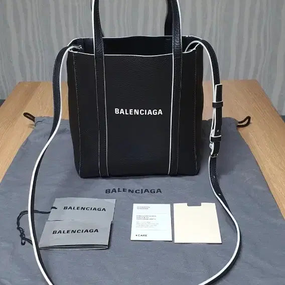 [BUNJANG] Balenciaga Everyday XXS Crossbody/Shoulder Bag / 발렌시아가 에브리데이 xxs 크로스백/숄더백 정품S급(감정서O)