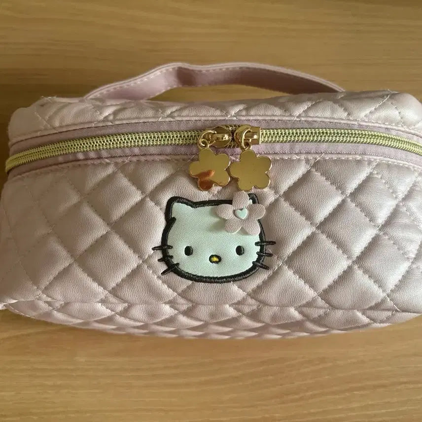 [BUNJANG] Hello Kitty 50th Anniversary Quilted Pouch / 헬로키티 50주년 퀼트 파우치
