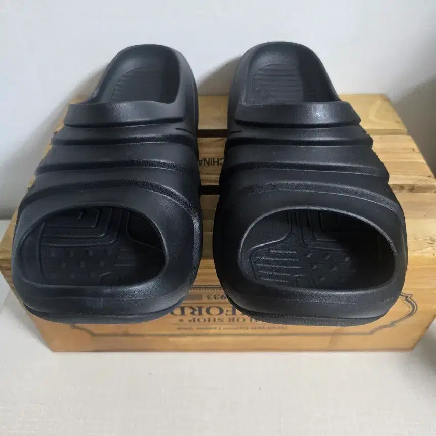 [BUNJANG] Spider TIKI Slide Slippers Black 280 / 스파이더에서  티키 슬라이드 슬리퍼 블랙 280