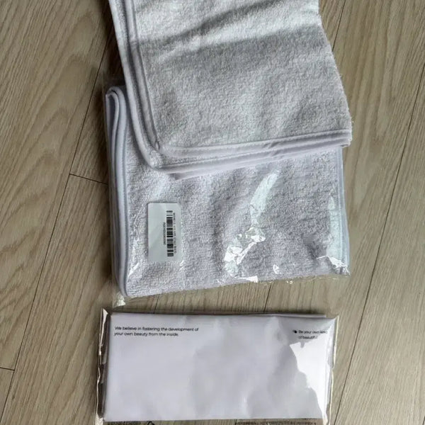 [BUNJANG] Makeup Practical Exam Set: Turban, Shoulder Cape, and Exam Garments / 메이크업실기 터번,어깨보(서비스 여분 터번,어깨보,수험자복장)