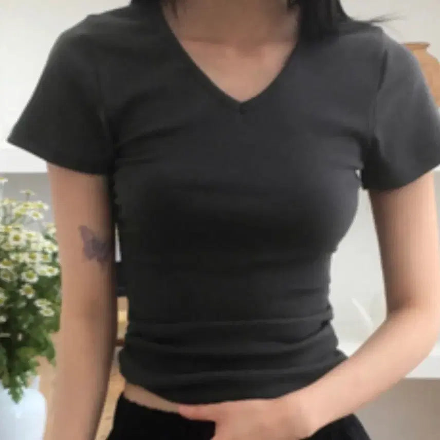 [BUNJANG] V-Neck Short Sleeve Slim Fit Top - Black / 사이드 셔링 브이넥 슬림핏 반팔 블랙