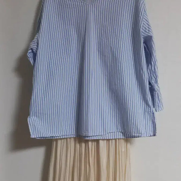 [BUNJANG] H:Connect Striped Blouse Free Size / 에이치커넥트 스트라이프 블라우스 프리
