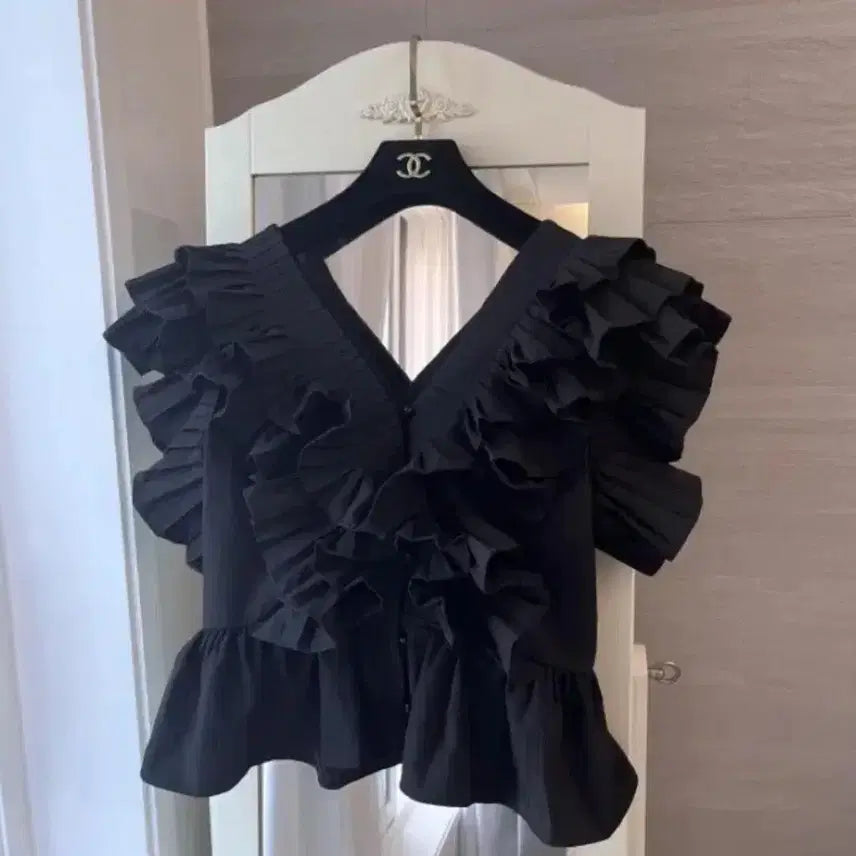 [BUNJANG] De'obe Mimiciel Frill Blouse / 프릴블라우스 드오브 미미씨엘 줄로그 블라우스 수입블라우스