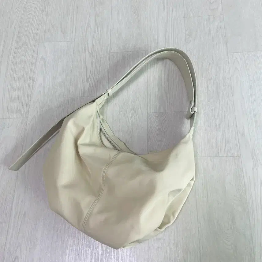 [BUNJANG] Nothing Written Nylon Shoulder Bag / 낫띵리튼 나일론 숄더백