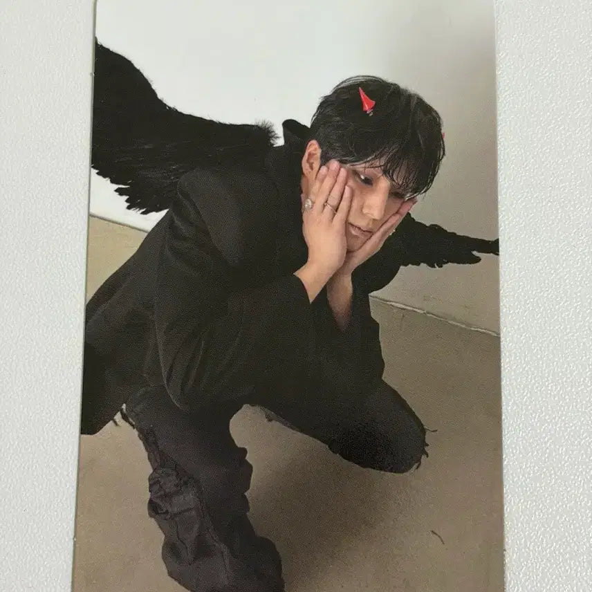 [BUNJANG] DAY6 Young K YOUNGKSTR Wallet Version Devil Squatting Photocard / 데이식스 영케이 영기스트 월렛버전 악마 쭈구리 포카