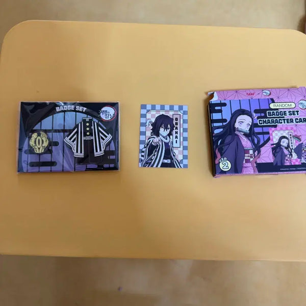 [BUNJANG] Demon Slayer Nezuko & Inosuke Badge Set with Random Character Cards / 귀멸의칼날 굿즈