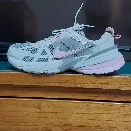 [BUNJANG] Nike V2K Run Women's Running Shoes - Size 250 / 나이키 정품 V2K 런 여성 런닝화.250