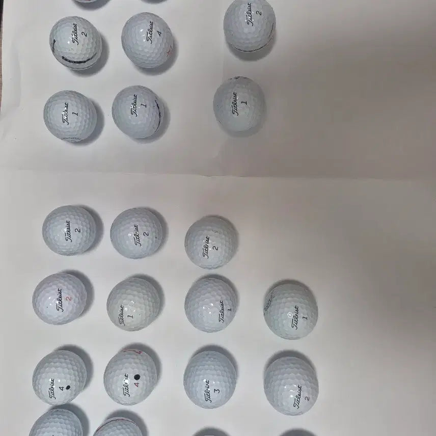 [BUNJANG] Titleist Golf Balls (Mixed Numbers 1-4) - 24 Count / 타이틀리스트 골프공 1, 2, 3, 4번 (혼합) 24개  상태양호