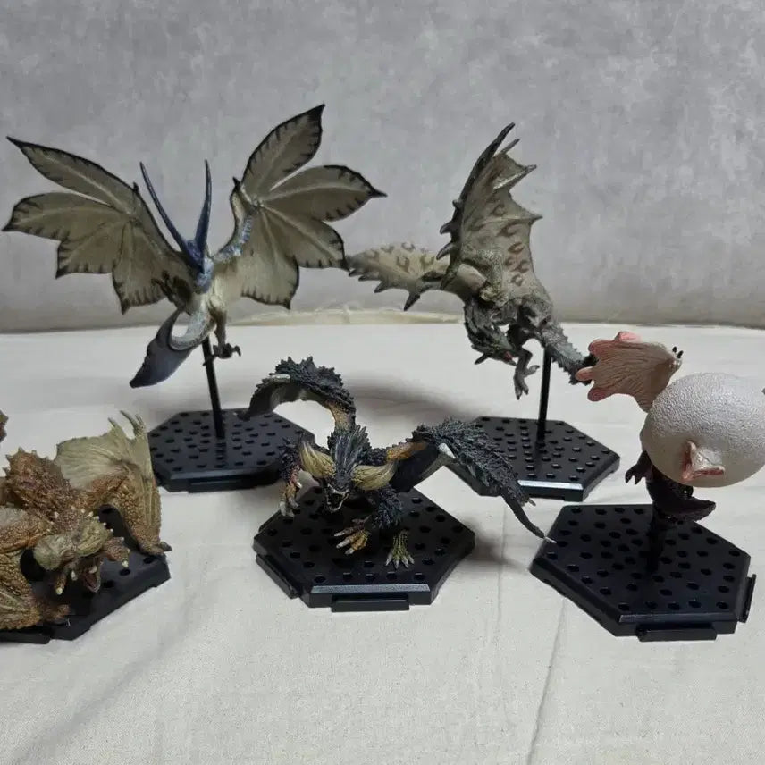 [BUNJANG] Monster Hunter 5-Figure Set (Early Rare) / 초기 레어 몬스터헌터 피규어 5종 세트 핫토이 레고