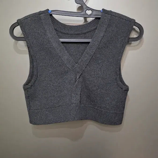 [BUNJANG] Luckychouette Cropped Knit Vest / 럭키슈에뜨 크롭 베스트