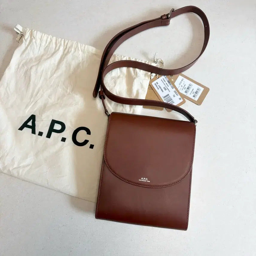 [BUNJANG] A.P.C. Crossbody Bag (New) / APC 아페쎄 크로스백 (새상품)