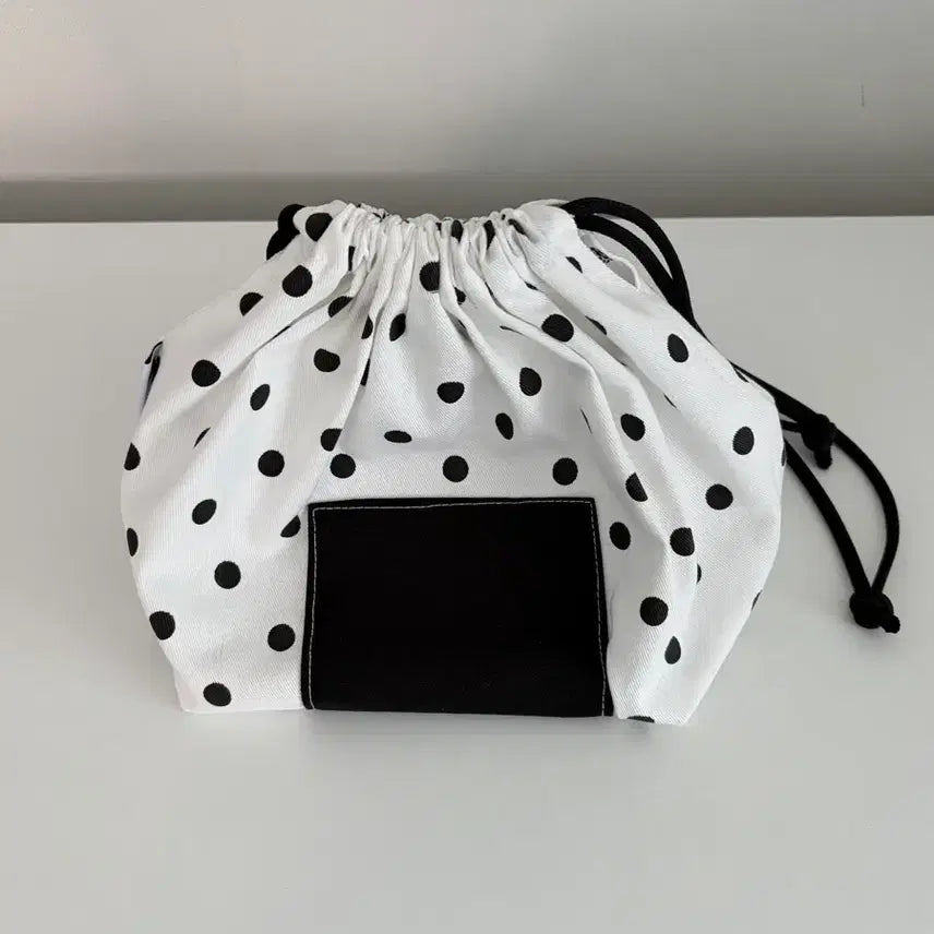 [BUNJANG] Coconiel Onigiri Dot String Pouch / 코코니엘 오니기리 도트 스트링 파우치